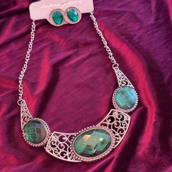 Green and silver Necklace and earrings set NWT - Picture 6 of 6